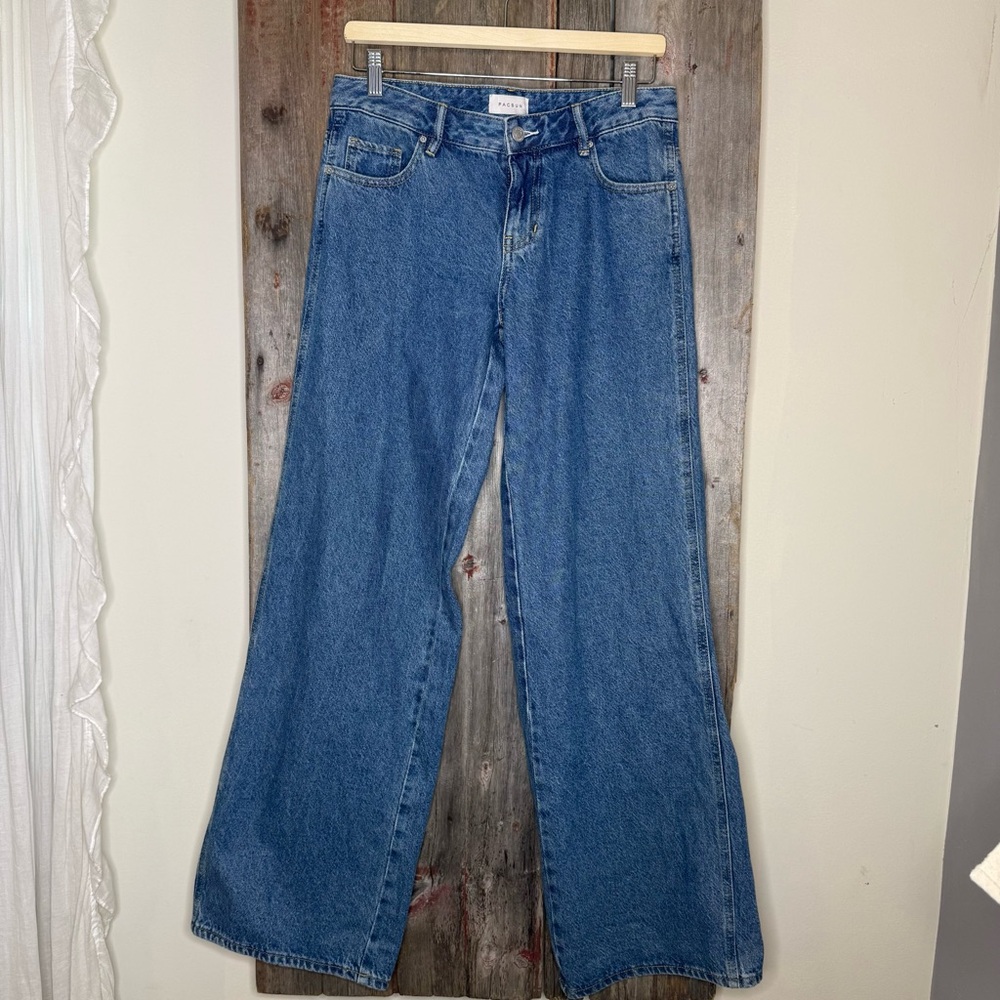 PacSun Mid-Rise Straight Leg Jeans in Light Blue Wash - Picture 3 of 12
